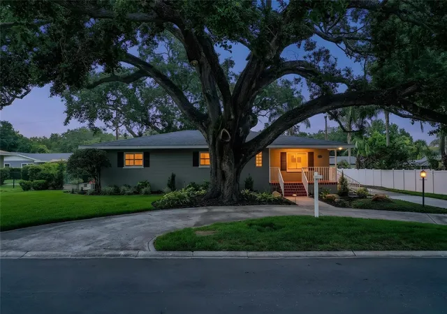 Homes for sale in Lakeland, FL | 1522 Del Crest Pl, Lakeland, FL 33803 | MLS# L4962741