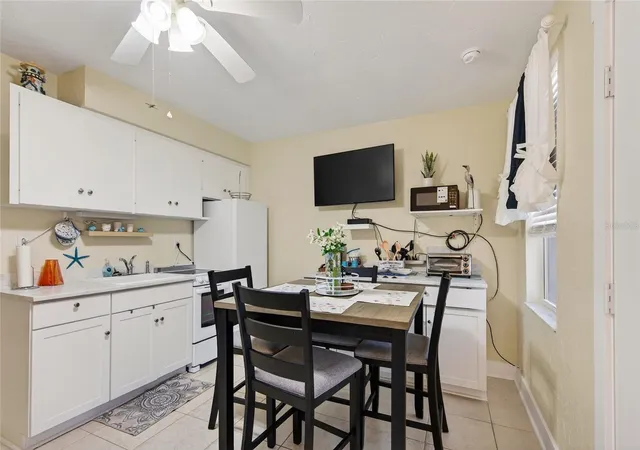 3rd image of 908 Villas Dr, Venice, FL 34285