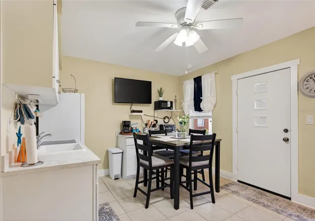 5th image of 908 Villas Dr, Venice, FL 34285
