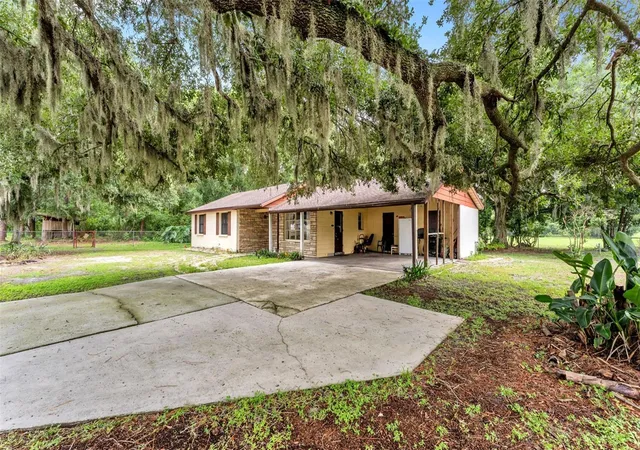 Photo 3 of Single family home for sale at 330 Marcum Rd, Lakeland, FL 33809 | MLS# L4962742 | Listing updated on 2026-09-04