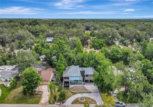 Photo 4 of Single family home for sale at 312 S Riverhills Dr, Temple Terrace, FL 33617 | MLS# TB8519211 | Listing updated on 2026-10-23