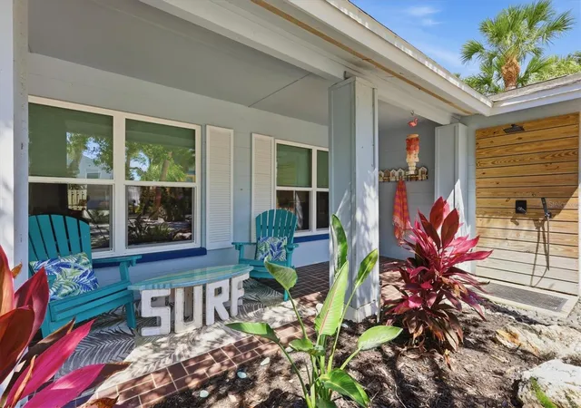 Photo 4 of Single family home for sale at 5128 Oxford Dr, Sarasota, FL 34242 | MLS# A4697056 | Listing updated on 2026-08-29