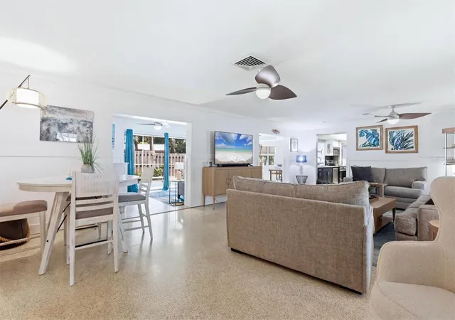 Photo 5 of Single family home for sale at 5128 Oxford Dr, Sarasota, FL 34242 | MLS# A4697056 | Listing updated on 2026-08-29
