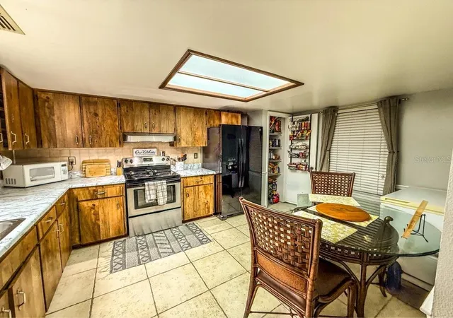 Photo 4 of House for sale at 35058 Whispering Oaks Blvd, Dade City, FL 33523 | MLS# TB8519231 | Listing updated on 2026-08-11