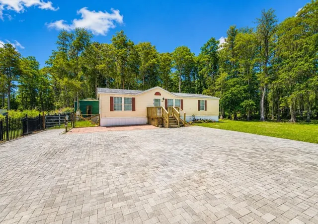 59th image of 17808 Dogwood Dr, Lutz, FL 33558 | MLS# TB8519244