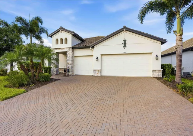 Photo 2 of Single family home for sale at 11329 Montserrat Dr, Venice, FL 34293 | MLS# A4697065 | Listing updated on 2026-09-15