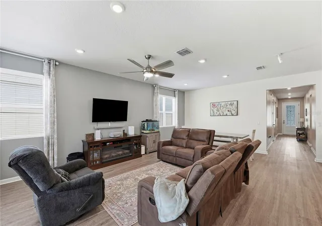 Photo 3 of Single family home for sale at 4005 Swan Goose Ct, Okahumpka, FL 34762 | MLS# V4949664 | Listing updated on 2026-08-12