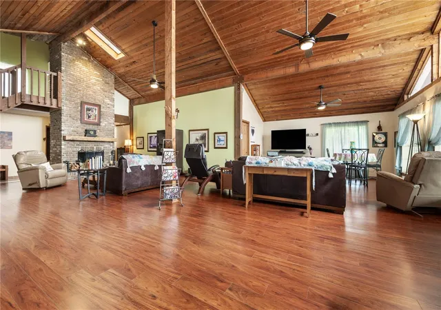 4th image of 285 Lakeview Dr, Tarpon Springs, FL 34689 | MLS# TB8519274