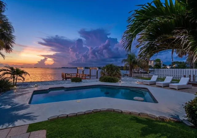 32nd image of 1854 Venetian Point Dr, Clearwater, FL 33755 | MLS# TB8519275