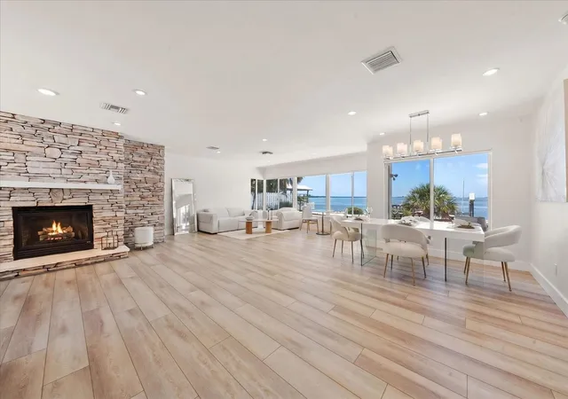 4th image of 1854 Venetian Point Dr, Clearwater, FL 33755 | MLS# TB8519275