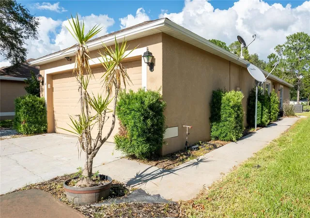 Photo 3 of Single family home for sale at 9139 Southern Charm Cir, Brooksville, FL 34613 | MLS# TB8519276 | Listing updated on 2026-08-30