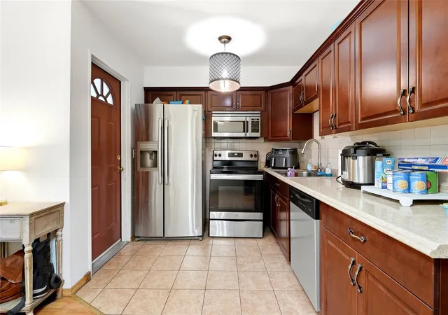 Listing Photo 4 - Condo for sale in building located at 7301 8th St N, Saint Petersburg, FL 33702
