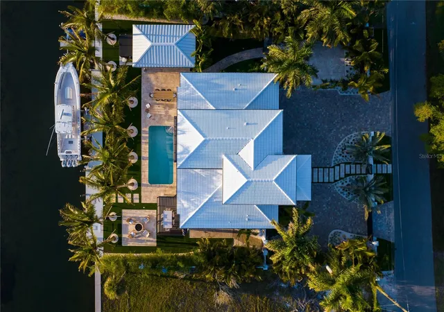 Photo 2 of Sale Pending at 6448 Hollywood Blvd, Sarasota, FL 34231 | MLS# A4697076 | Listing updated on 2026-06-20