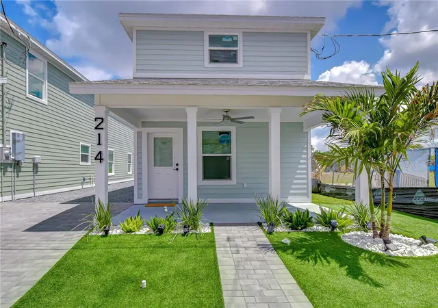 Photo 1 of Single family home for sale at 214 8th Avenue Dr W, Bradenton, FL 34205 | MLS# TB8519316 | Listing updated on 2026-08-11