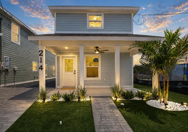 Single family home for sale at 214 8th Avenue Dr W, Bradenton, FL 34205 | MLS# TB8519316 | Listing updated on 2026-08-11