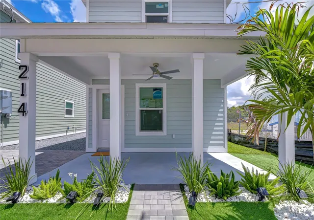 Photo 2 of Single family home for sale at 214 8th Avenue Dr W, Bradenton, FL 34205 | MLS# TB8519316 | Listing updated on 2026-08-11