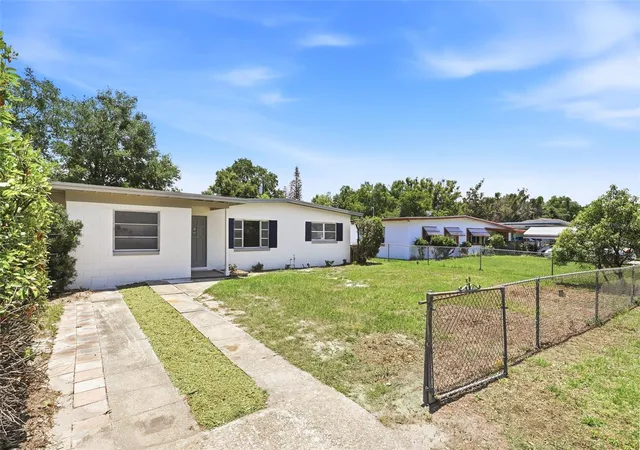 2nd image of 1300 Morningside St, Mount Dora, FL 32757 | MLS# O6416930