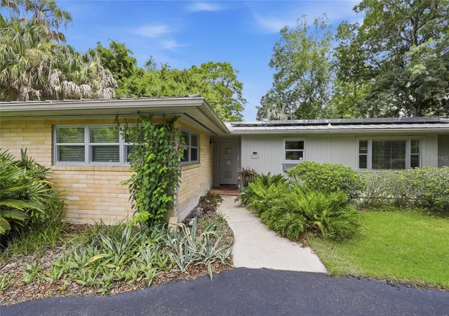 Photo 4 of Single family home for sale at 2006 NW 14th Avenue, Gainesville, FL 32605 | MLS# GC541202 | Listing updated on 2026-08-28