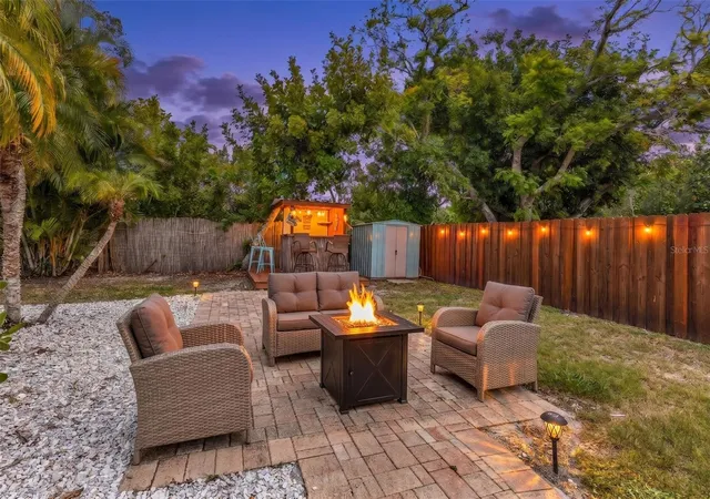 2nd image of 1664 Lakeview Pl, Englewood, FL 34223 | MLS# C7527358