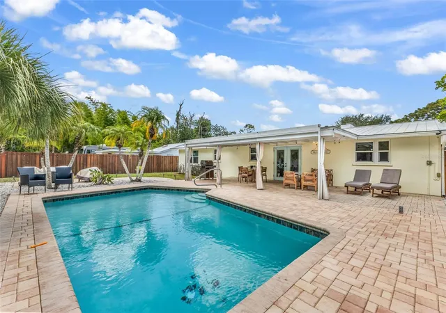 4th image of 1664 Lakeview Pl, Englewood, FL 34223 | MLS# C7527358