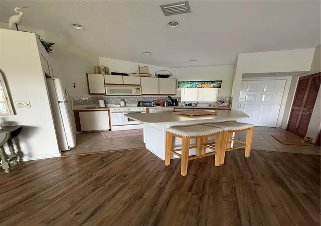 2nd image of 5435 Casablanca Cir, SEBRING, FL 33870