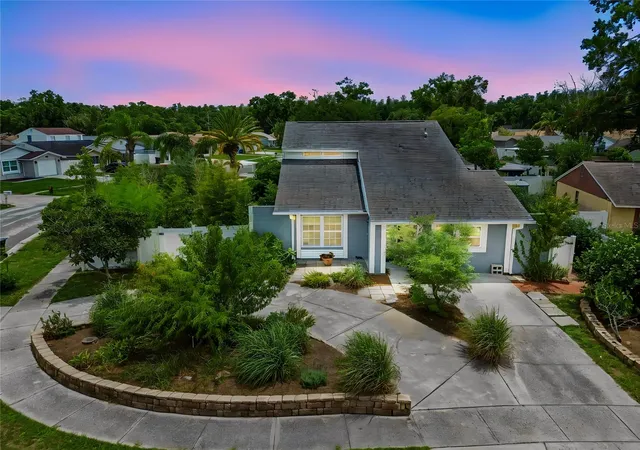Photo 1 of Single family home for sale at 16018 Saddlestring Dr, Tampa, FL 33618 | MLS# TB8519348 | Listing updated on 2026-09-12