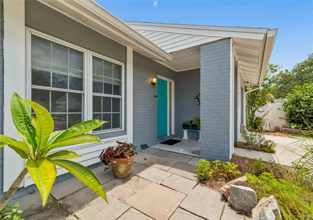 Photo 2 of Single family home for sale at 16018 Saddlestring Dr, Tampa, FL 33618 | MLS# TB8519348 | Listing updated on 2026-09-12