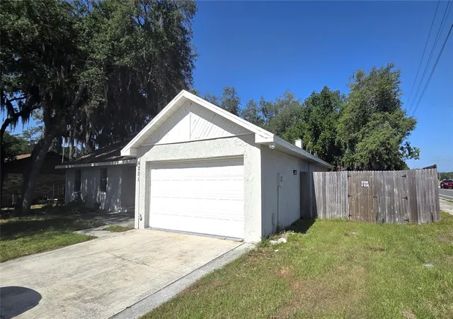 Photo 3 of Single family home for sale at 4201 Shadow Wood Dr, Winter Haven, FL 33880 | MLS# L4962763 | Listing updated on 2026-09-16