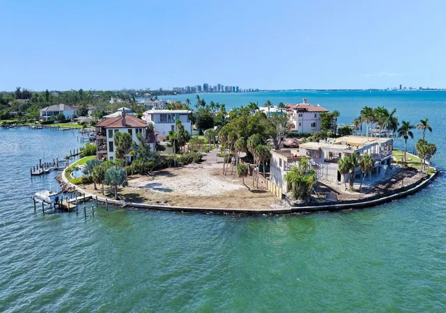 Photo 3 of Land for sale at 305 S Shore Dr, Sarasota, FL 34234 | MLS# A4697091 | Listing updated on 2026-06-17