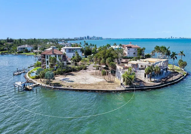 Photo 3 of Land for sale at 305 S Shore Dr, Sarasota, FL 34234 | MLS# A4697091 | Listing updated on 2026-06-17