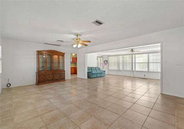 3rd image of 927 Parkwood Dr, Dunedin, FL 34698 | MLS# TB8519364