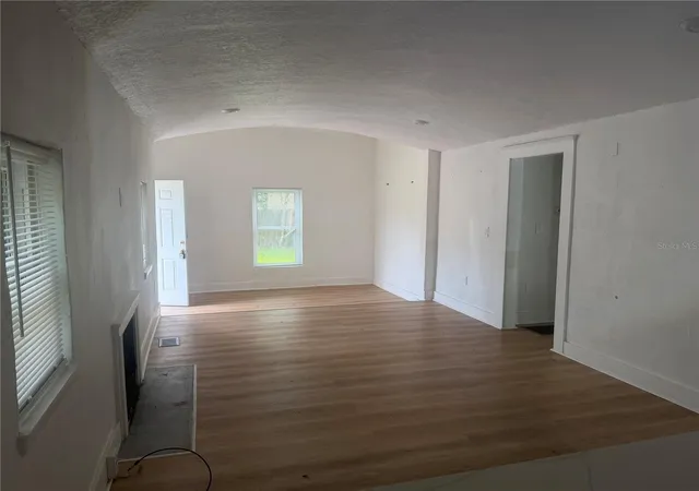 Photo 4 of Single family home for sale at 112 Avocado Ave, Sanford, FL 32771 | MLS# O6416967 | Listing updated on 2026-10-06