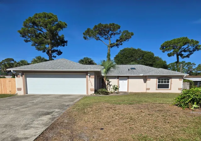 Homes for sale in Edgewater, FL | 2338 Fern Palm Dr, Edgewater, FL 32141 | MLS# NS1088508