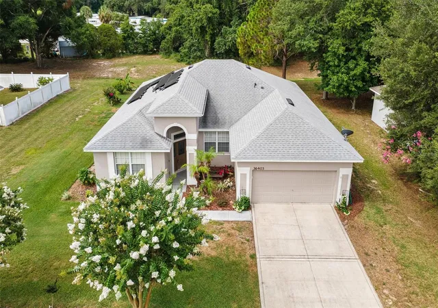 Homes for sale in Grand Island, FL | 36403 Grand Island Oaks Cir, Grand Island, FL 32735 | MLS# G5113810