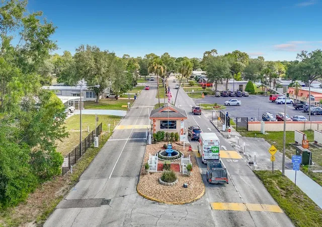 2nd image of 15116 Brookridge Blvd, Brooksville, FL 34613 | MLS# G5113811
