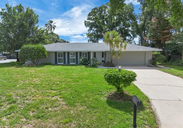 2nd image of 136 Lake Mariam Rd Se, Winter Haven, FL 33884 | MLS# S5151925