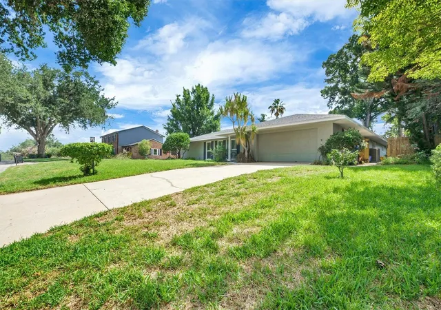 3rd image of 136 Lake Mariam Rd Se, Winter Haven, FL 33884 | MLS# S5151925