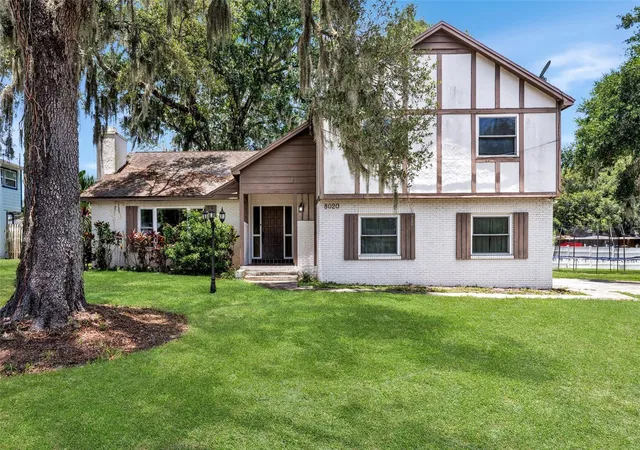 Photo 1 of Single family home for sale at 8020 Tierra Verde Dr, Tampa, FL 33617 | MLS# TB8519420 | Listing updated on 2026-10-01