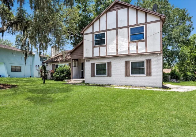 Photo 3 of Single family home for sale at 8020 Tierra Verde Dr, Tampa, FL 33617 | MLS# TB8519420 | Listing updated on 2026-10-01
