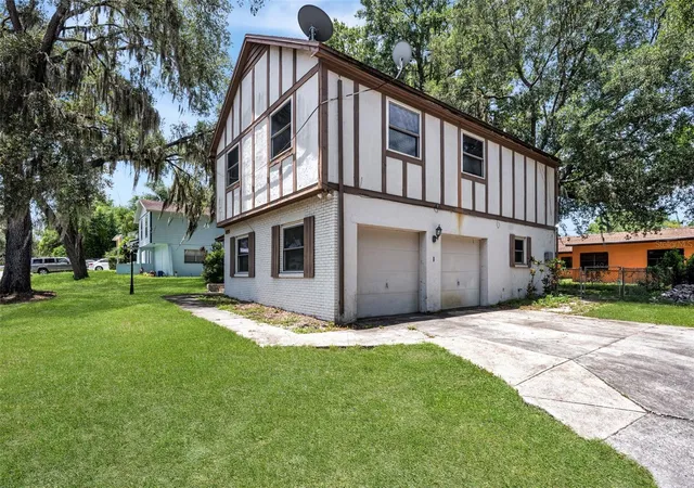 Photo 3 of Single family home for sale at 8020 Tierra Verde Dr, Tampa, FL 33617 | MLS# TB8519420 | Listing updated on 2026-10-01
