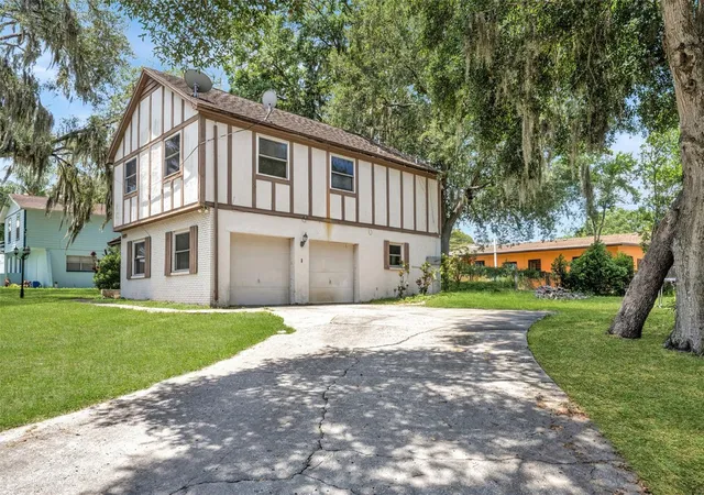 Photo 4 of Single family home for sale at 8020 Tierra Verde Dr, Tampa, FL 33617 | MLS# TB8519420 | Listing updated on 2026-10-01
