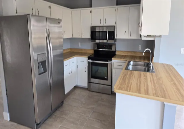 Photo 2 of Single family home for sale at 347 Holly Rd, Venice, FL 34293 | MLS# N6144718 | Listing updated on 2026-06-17