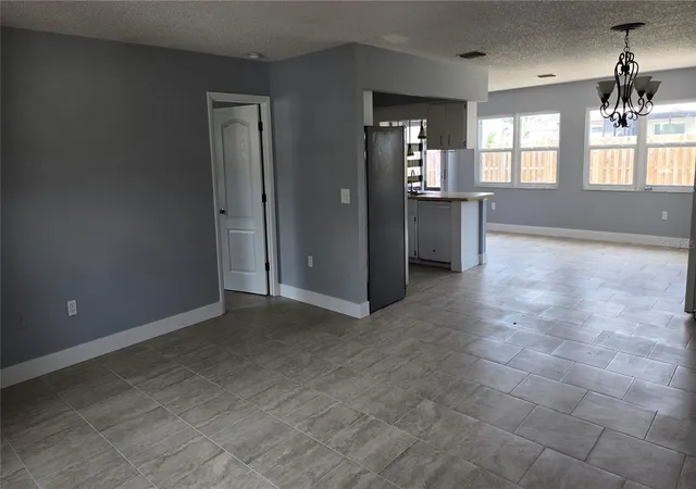 Photo 4 of Single family home for sale at 347 Holly Rd, Venice, FL 34293 | MLS# N6144718 | Listing updated on 2026-06-17