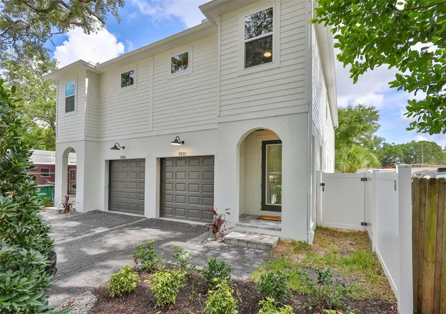 Photo 1 of Townhouse for sale at 1911 W Beach St, Tampa, FL 33607 | MLS# TB8519457 | Listing updated on 2026-09-22