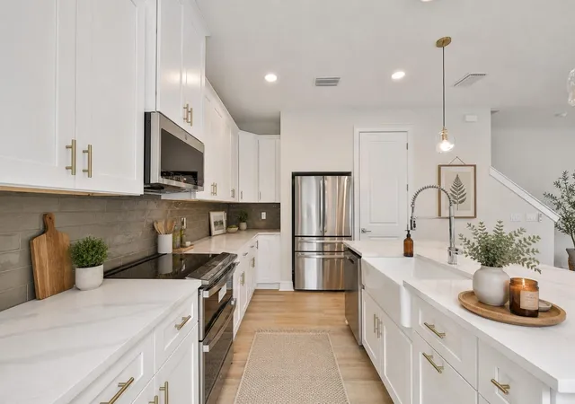 Photo 4 of Townhouse for sale at 1911 W Beach St, Tampa, FL 33607 | MLS# TB8519457 | Listing updated on 2026-09-22