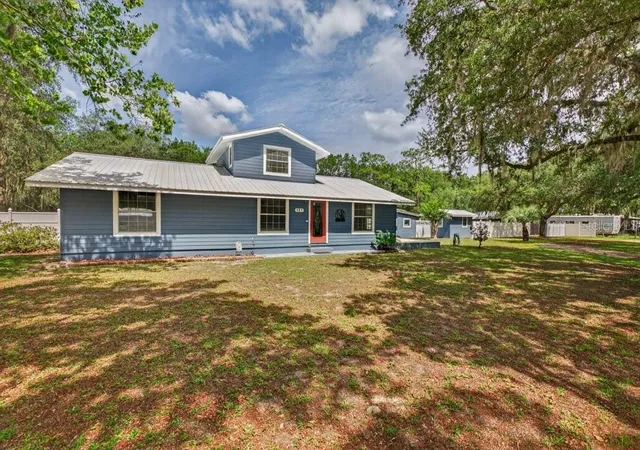 Homes for sale in Palatka, FL | 121 Daren Dr E, Palatka, FL 32177 | MLS# FC319284