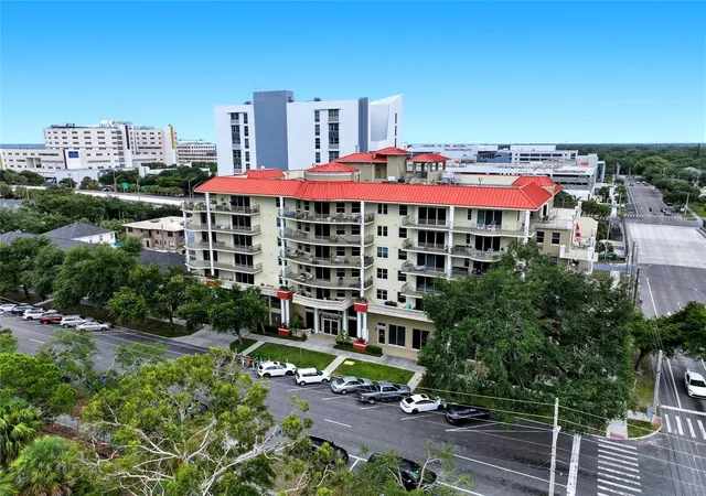 Listing Photo 2 - Condo for sale in building located at 750 4Th Ave S, St. Petersburg, FL 33701 - Unit #705D