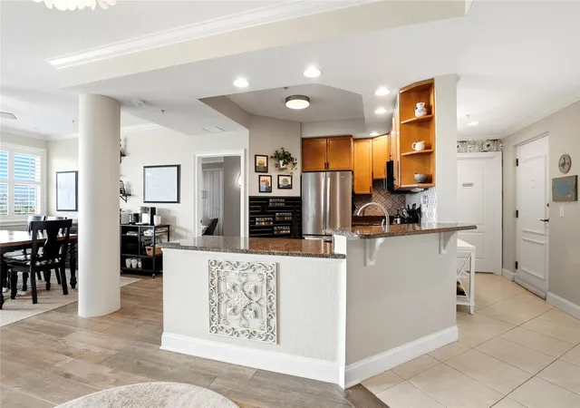 Listing Photo 3 - Condo for sale in building located at 750 4Th Ave S, St. Petersburg, FL 33701 - Unit #705D