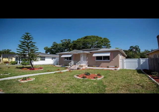 3rd image of 1329 34th Avenue N, St Petersburg, FL 33704 | MLS# TB8519473