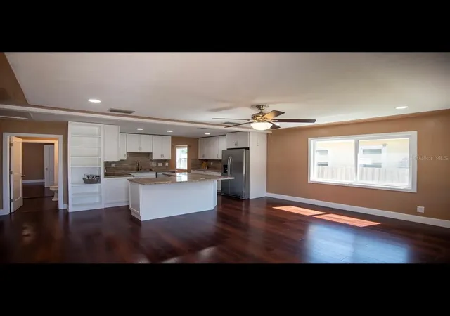 4th image of 1329 34th Avenue N, St Petersburg, FL 33704 | MLS# TB8519473